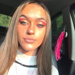 Meet your Posher, Hayley